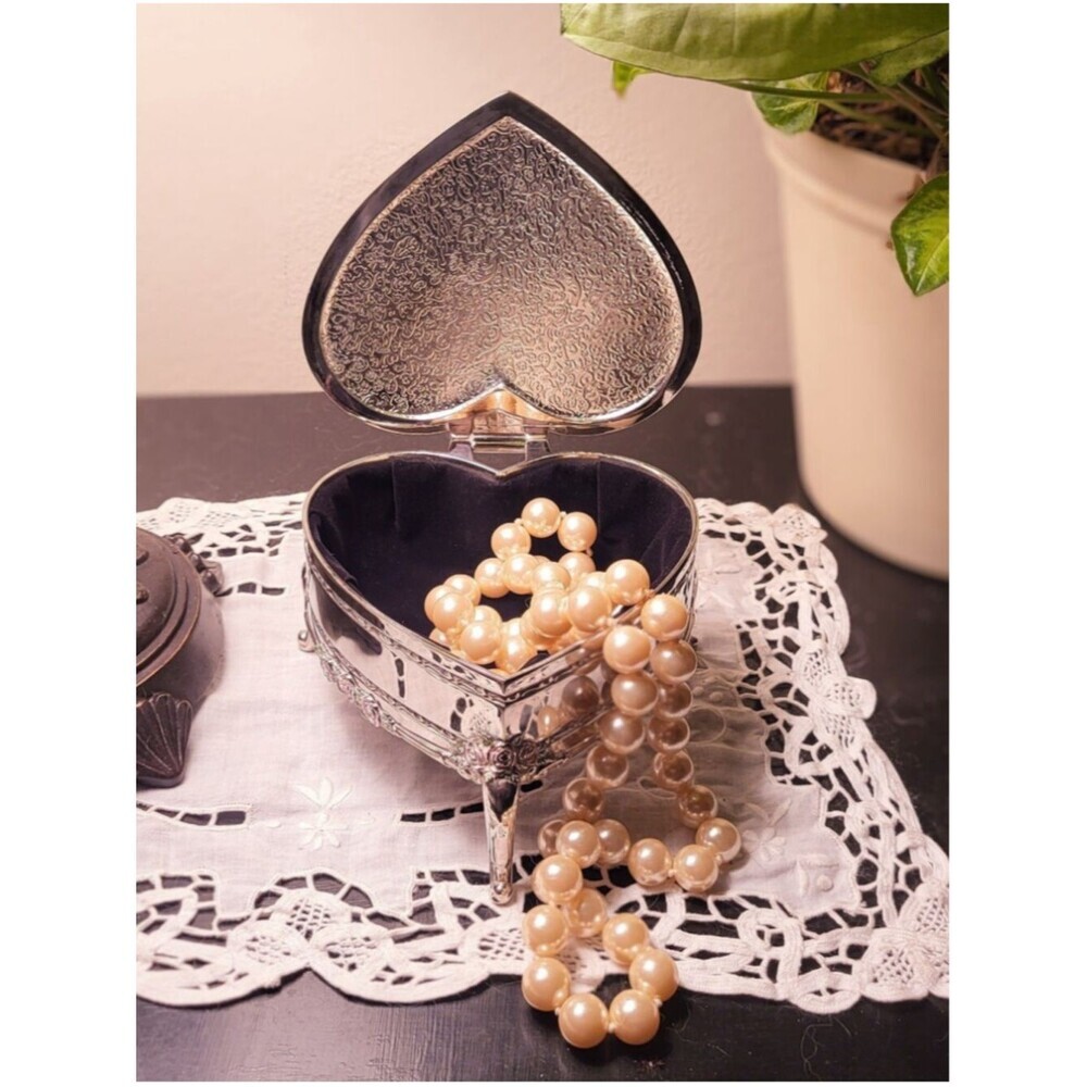 Vintage Heart-Shaped Silver Tone Jewelry Trinket Box with Pink Roses